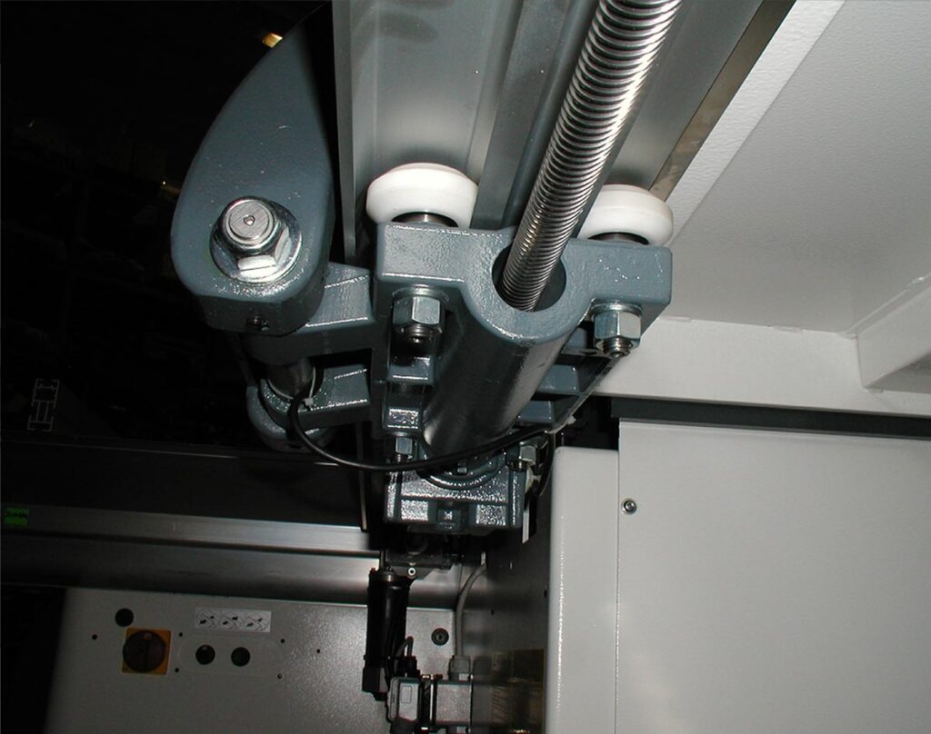 Traditional-Machines-Circular-Saws-P350-Fimal-3a_62173a247cefd